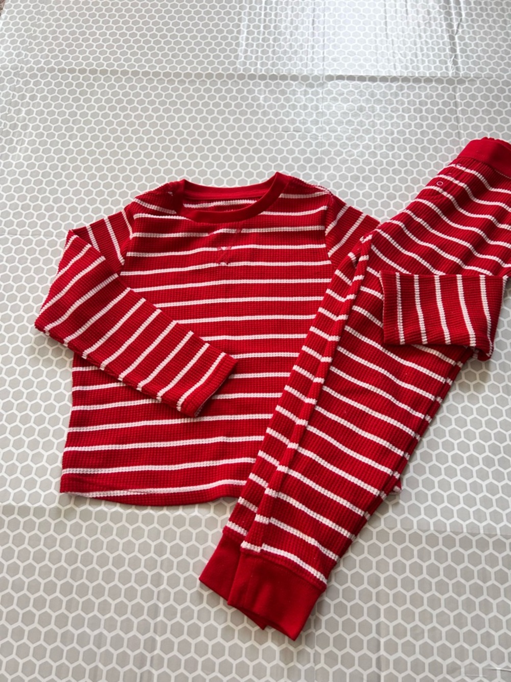 Wondershop Red & White Striped Kids Pajama Set. Size XS(4/5)